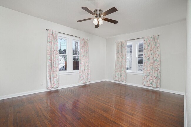 Building Photo - Charming 3-Bedroom Home for Rent in Jefferson Terrace!