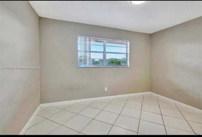 Building Photo - 2 bedroom in North Miami Beach FL 33179