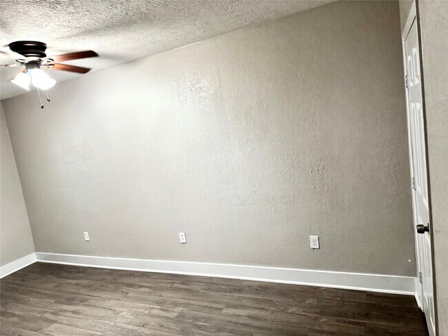 Building Photo - 10206 Buena Park Dr