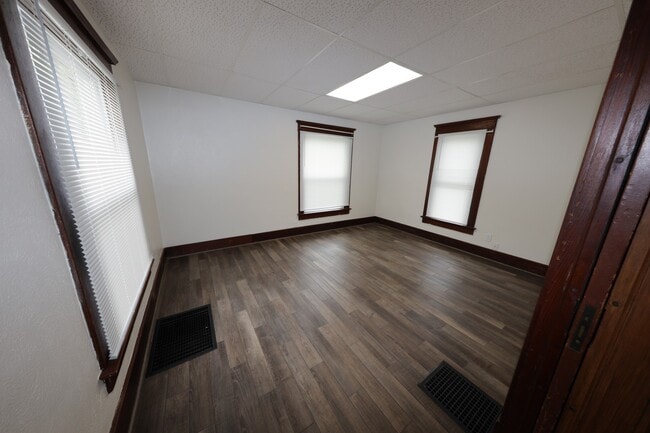 Building Photo - 521 Dewey Ave