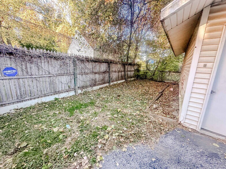 Building Photo - 4044 Asbury Dr