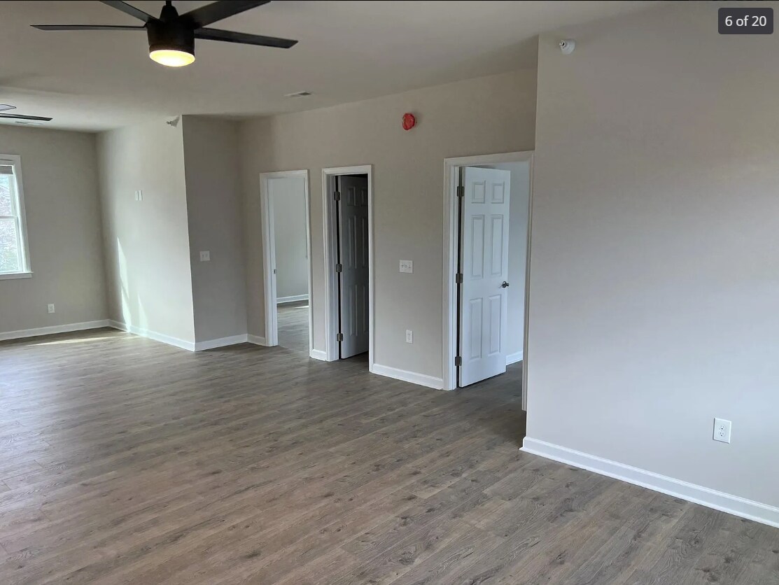 Building Photo - 107 Screven St