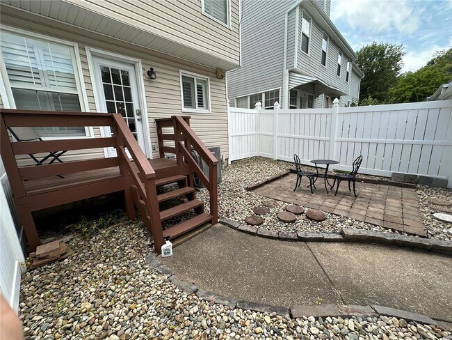 Building Photo - 16543 Carriage View Ct