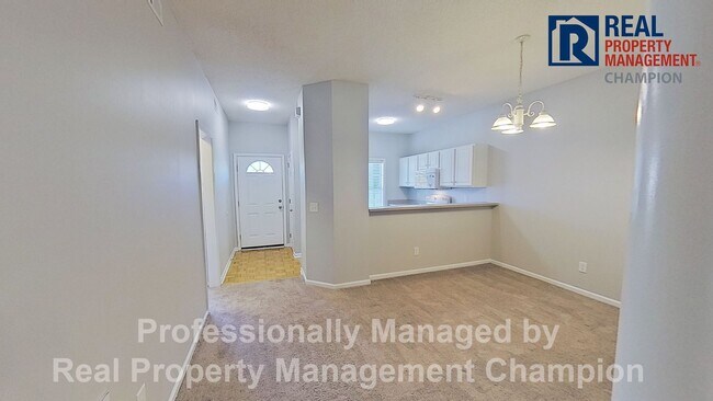 Building Photo - Ground Level Condo with Community Pool