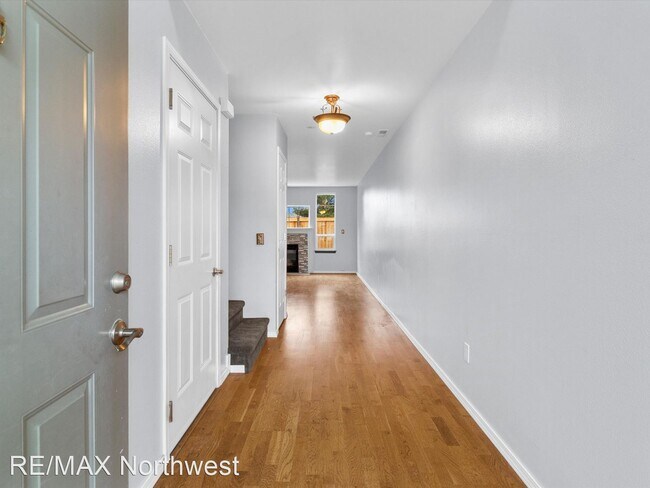 Building Photo - 3 br, 2.5 bath House - 6610 Millstone Ln S...