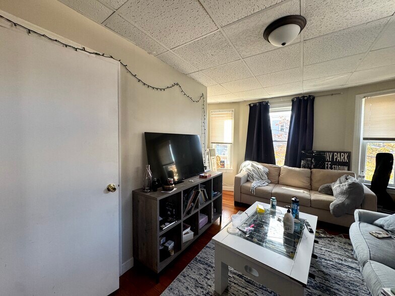 Building Photo - 1386A Beacon St