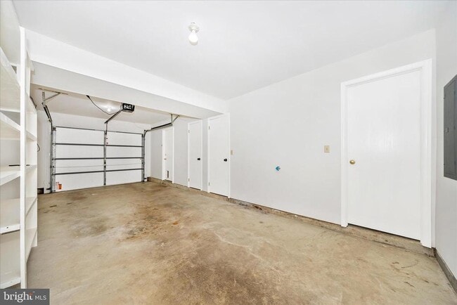 Building Photo - 19 Stonewall Ct