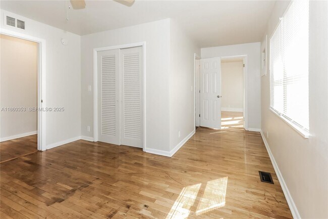 Building Photo - 713 S N St