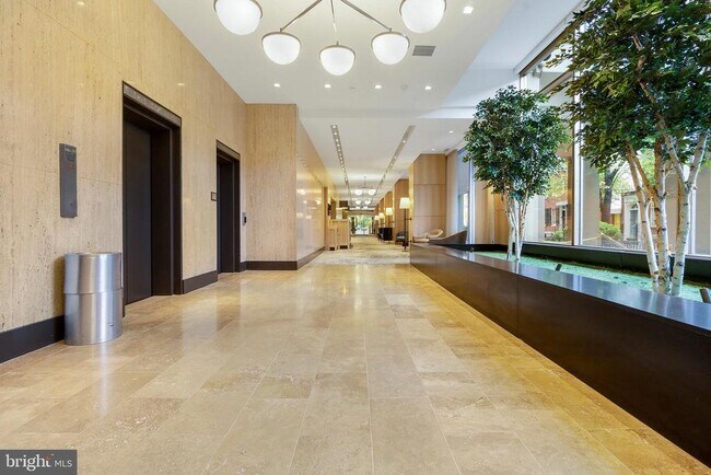 Building Photo - 224 W Rittenhouse Square