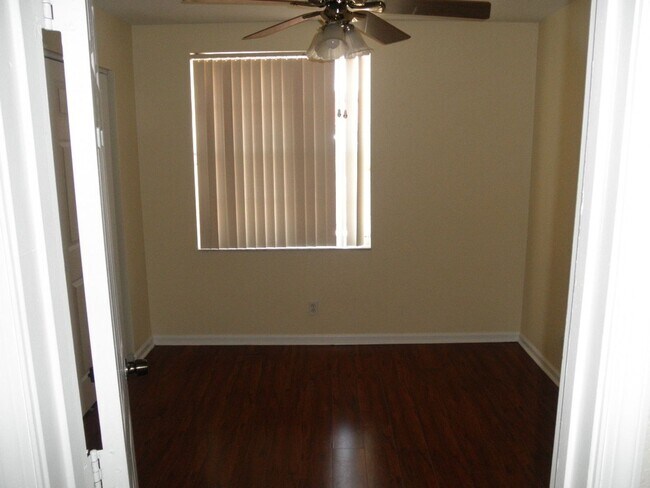 Building Photo - 876 Summit Lake Dr
