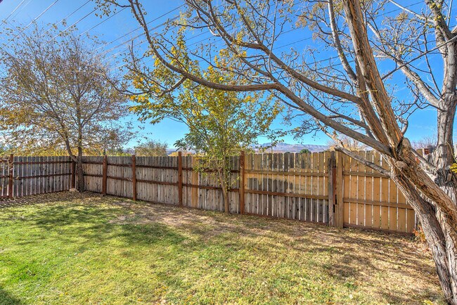 Building Photo - 3 Bedroom Home In St. George With Spacious Backyard