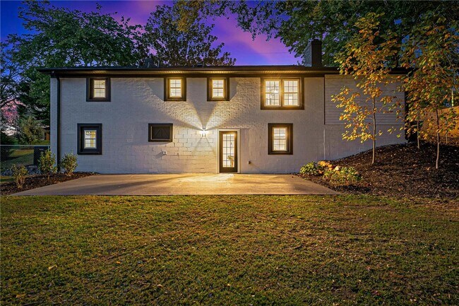 Building Photo - 710 Evelyn Dr