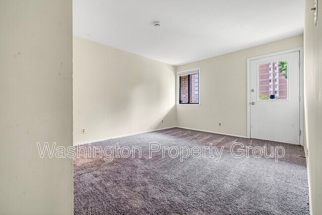 Building Photo - 3904 Stone Gate Dr
