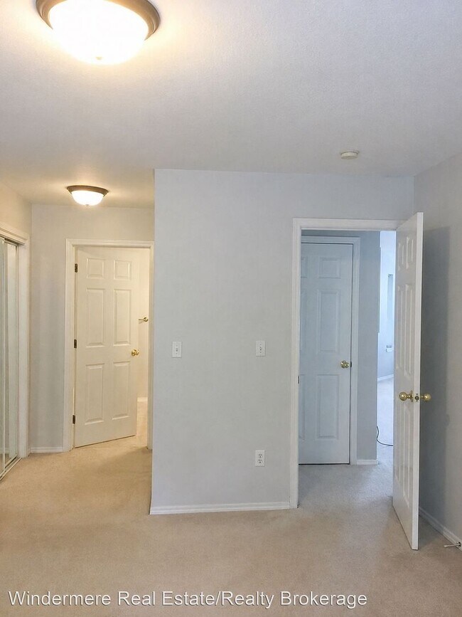 Building Photo - 5009 Freeport Ln