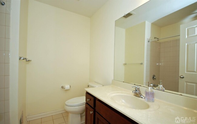 Building Photo - 2319 Berkshire Ln