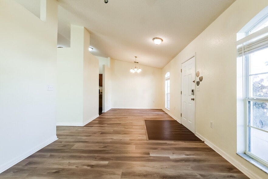 Building Photo - 7172 Summit Dr