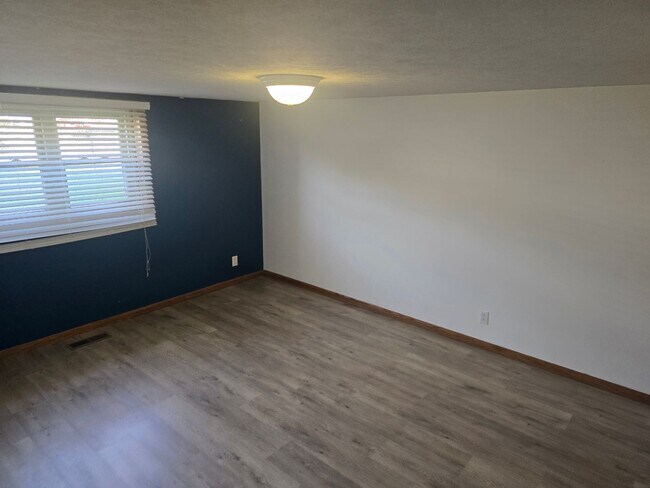 Building Photo - 603 N Boxelder-