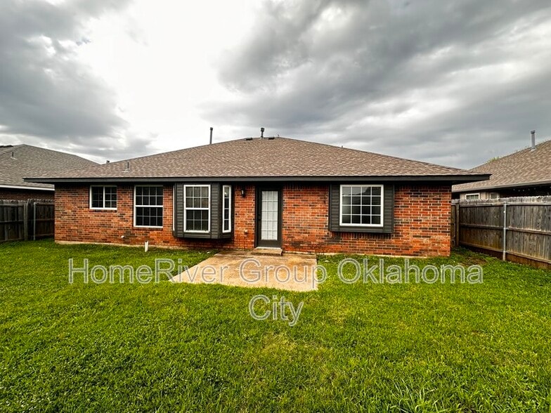 Building Photo - 11629 SW 11th St