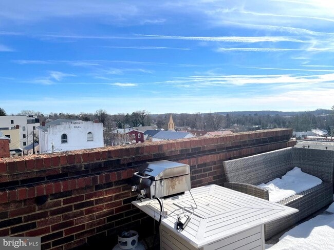 Building Photo - 28 Main St