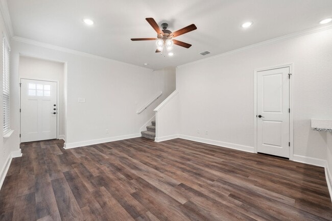 Building Photo - Like-New 3BR Duplex in Gated Community w/ Parks, Granite Kitchen & Private Yard