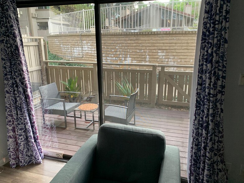 Patio - 100 Kinross Dr