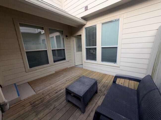 Building Photo - 38 Aria Ln