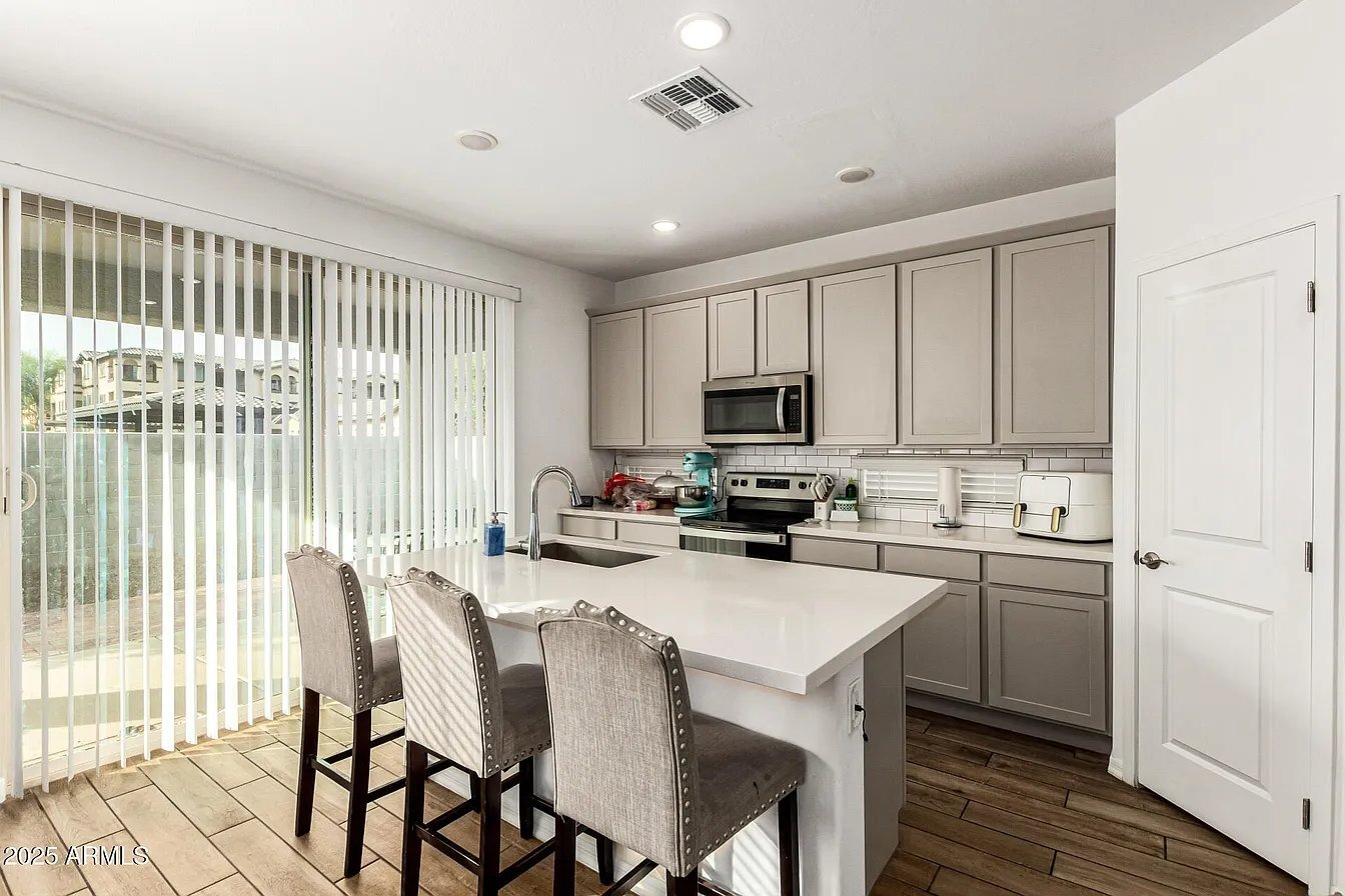 Building Photo - 1020 S 151st Ave