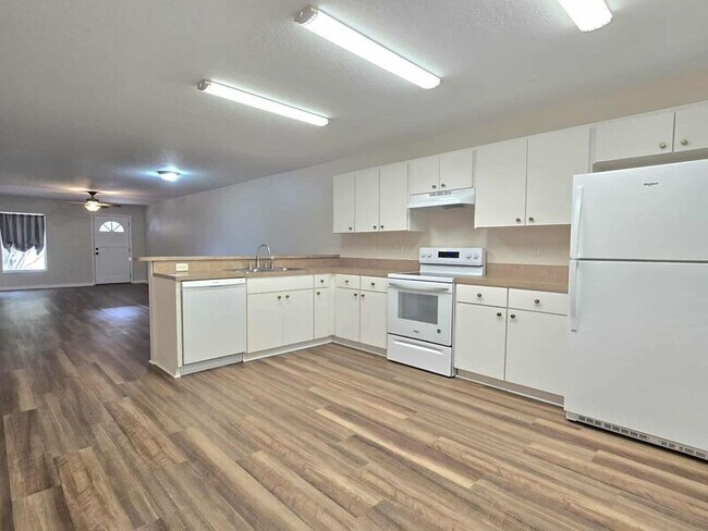 Building Photo - 888 W Stuart St