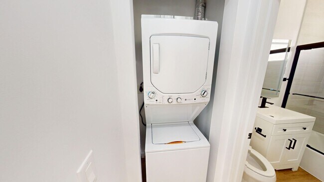 Interior Photo - 1014 N Hayworth Ave