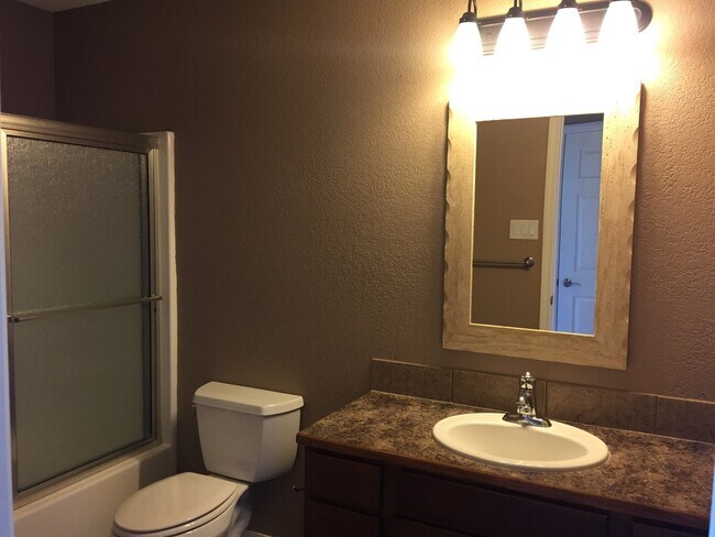 Building Photo - GREAT HOME GREAT LOCATION