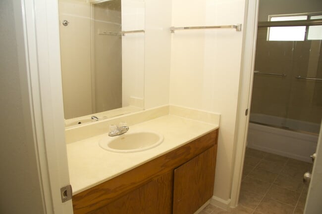 Building Photo - Wonderfull Niles location AC and garage