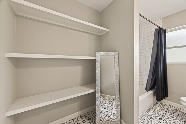 Building Photo - 5613 Dorothy Ann Dr