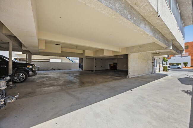 Building Photo - 1040 Gardena