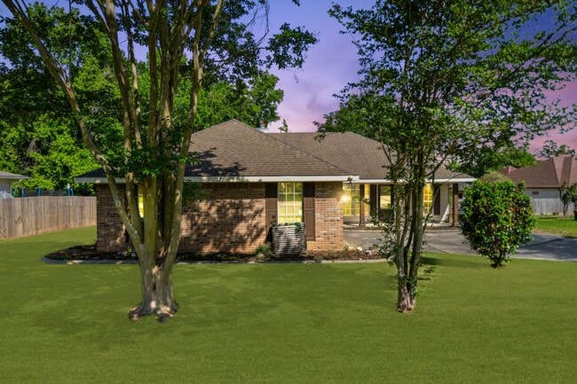 Building Photo - 87133 Golf Club Dr
