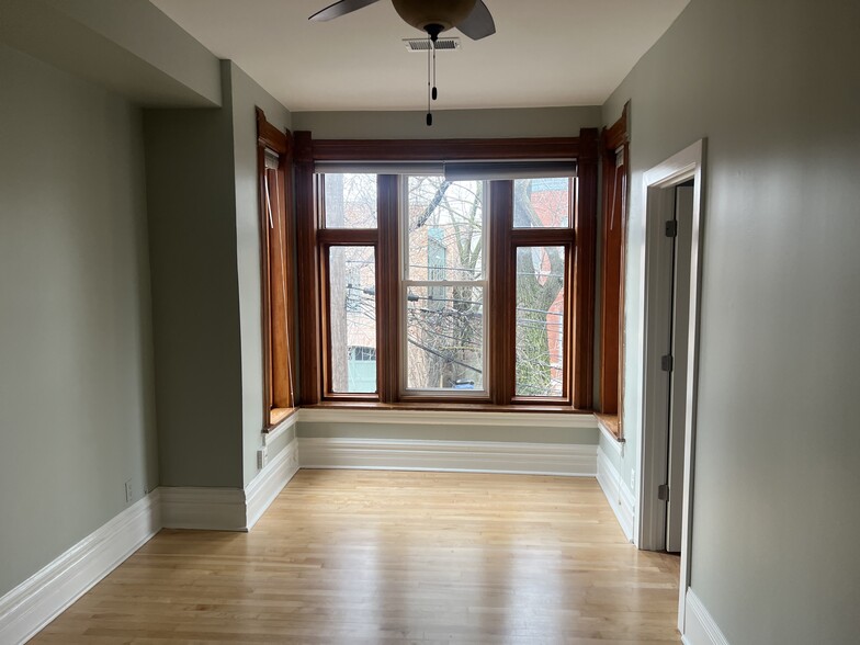 Living room + bay window, great light - 1235 N Marion Ct