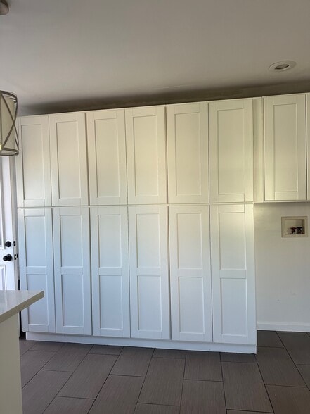 Wall to wall pantry - 11828 State St