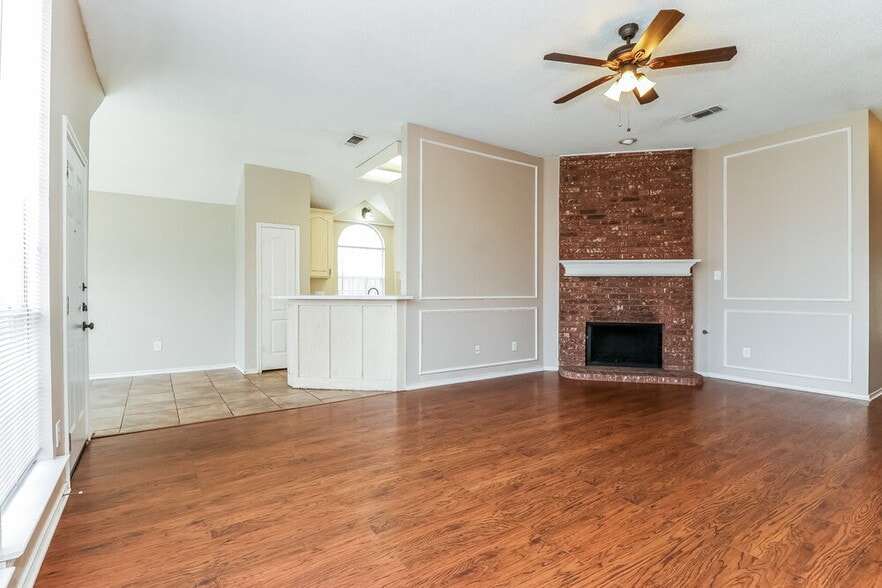 Building Photo - 7728 Blossom Dr