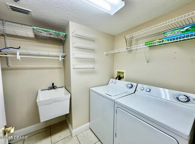 Building Photo - 4670 Links Village Dr