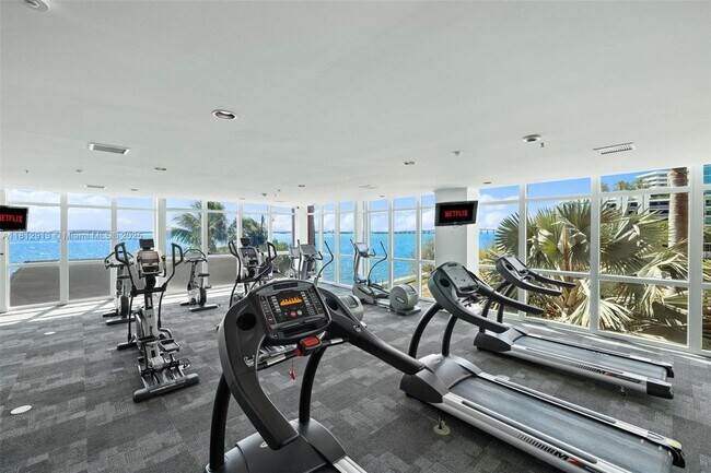 Building Photo - 1155 Brickell Bay Dr