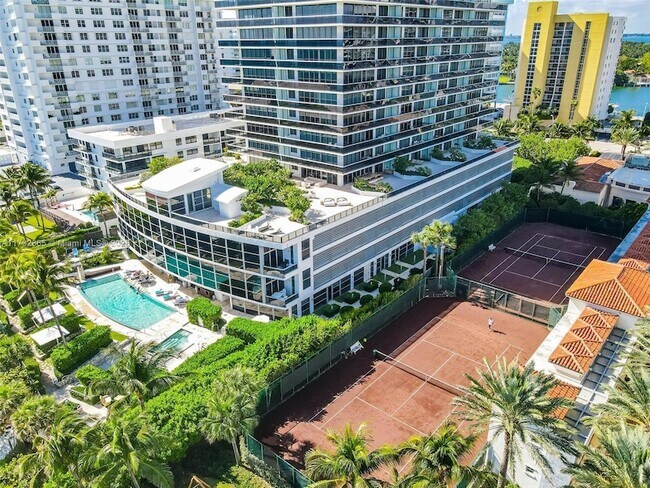 Building Photo - 5875 Collins Ave