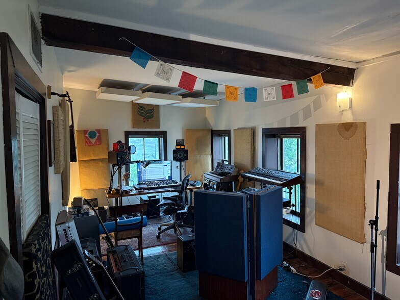 Building Photo - 12 Front St