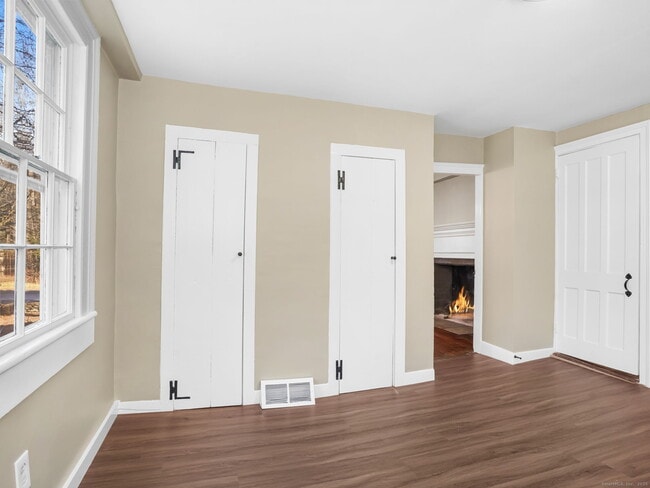 Building Photo - 575 Black Rock Tpke