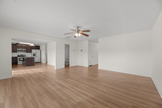 Building Photo - Lake View Four Bedroom 2.5 Bath Home