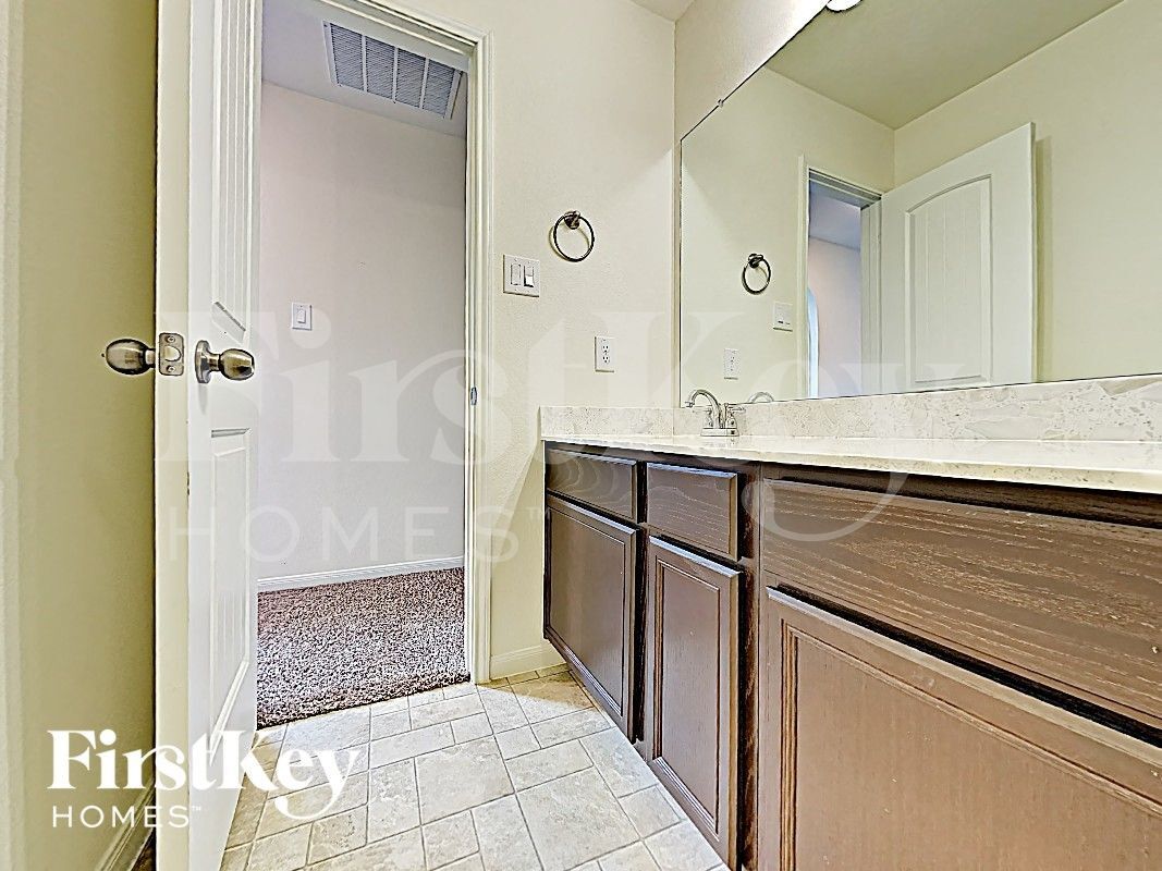 Building Photo - 17006 Amarose Dr