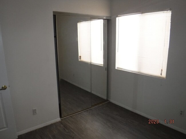 Building Photo - SINGLE STORY HENDERSON HOME WITH THREE BED...