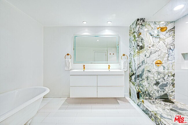 Building Photo - 8560 Franklin Ave