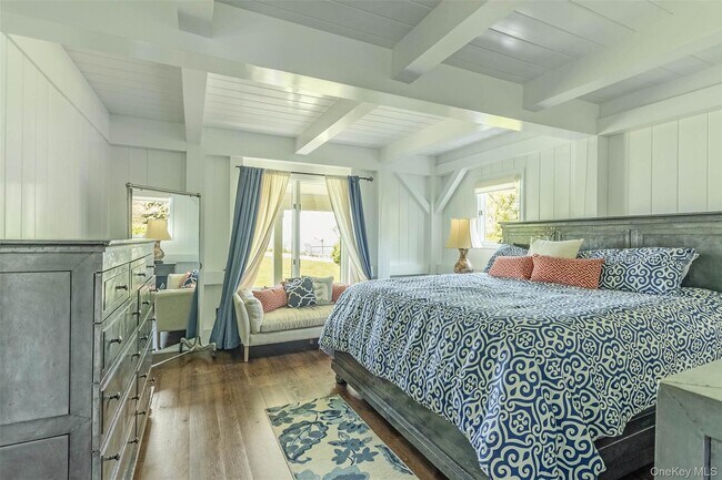 Building Photo - 2700 Sound Dr