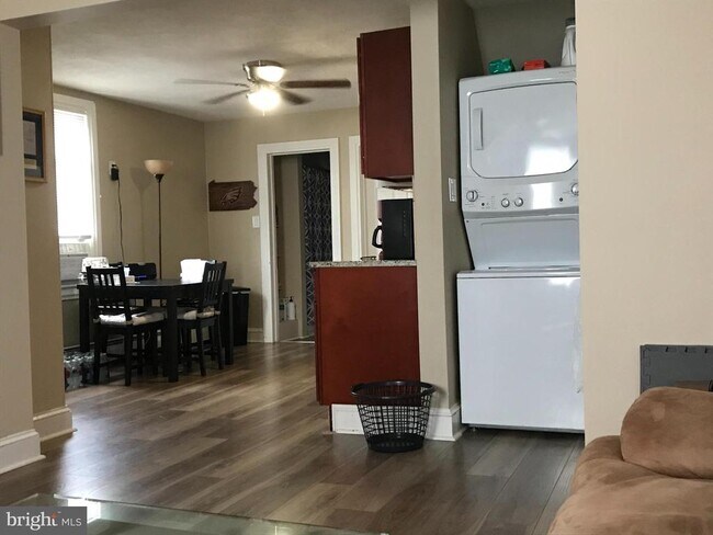 Building Photo - 430 Leconey Ave