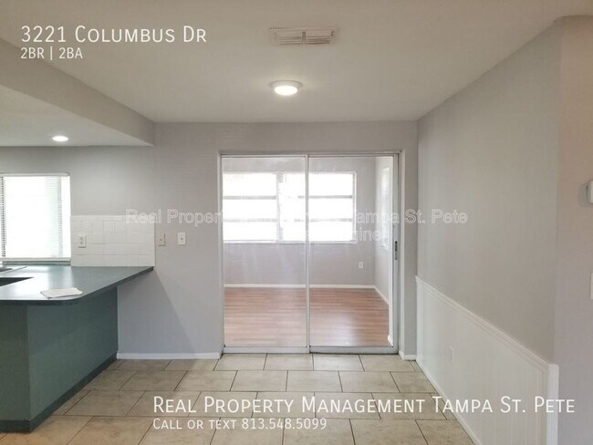 Building Photo - 3221 Columbus Dr