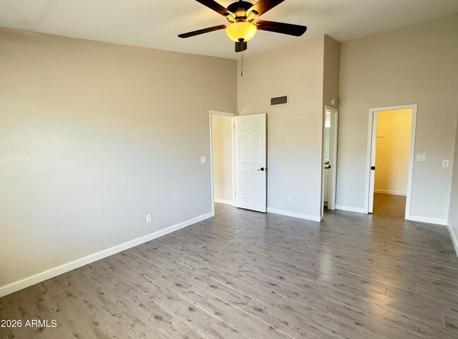 Building Photo - 2605 W Willow Ave